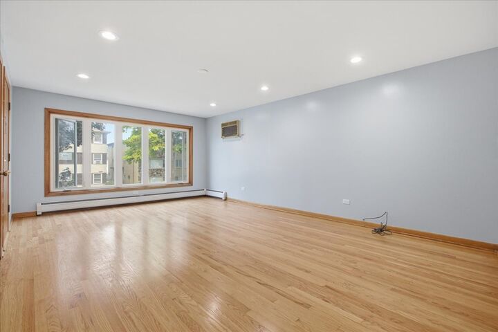 Property Photo:  2746 N 75th Court 3  IL 60707 