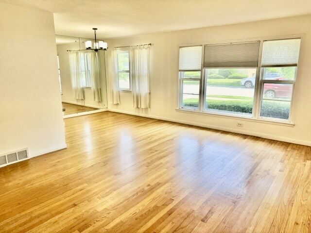Property Photo:  617 Lavergne Avenue  IL 60091 