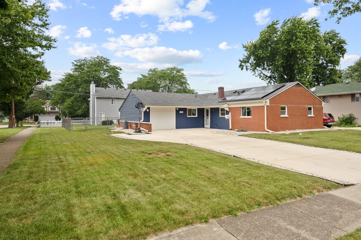 Property Photo:  1406 Glen Hill Drive  IL 60139 