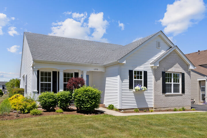 Property Photo:  1253 Water Stone Circle  IL 60084 
