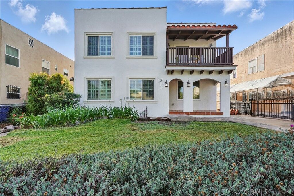 Property Photo:  2111 S Bronson  CA 90018 