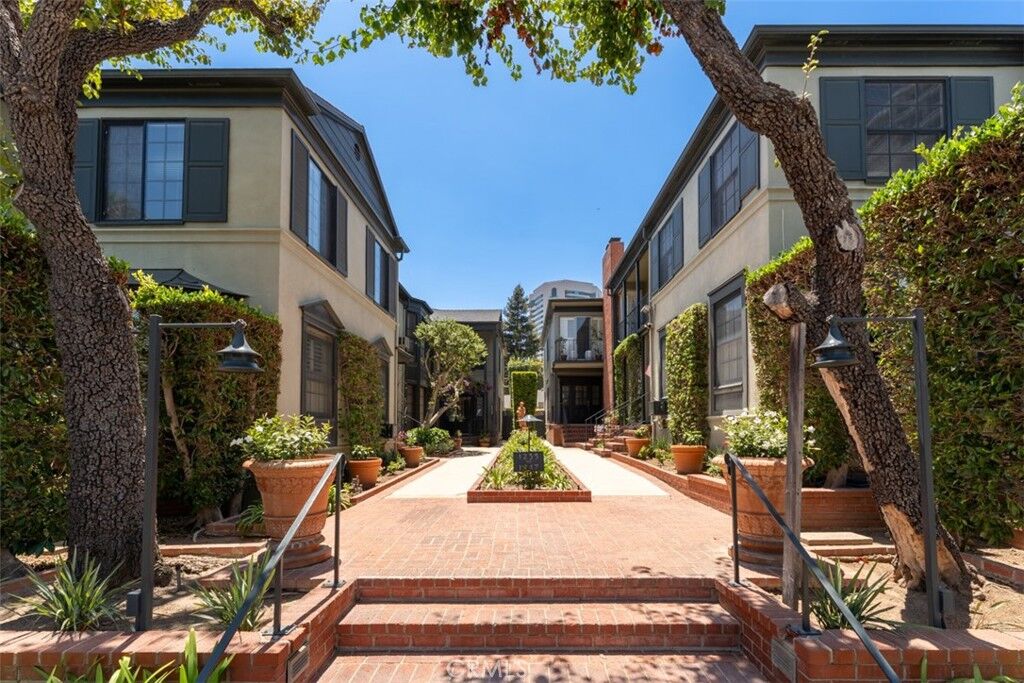 Property Photo:  1235 S Beverly Glen Boulevard  CA 90024 