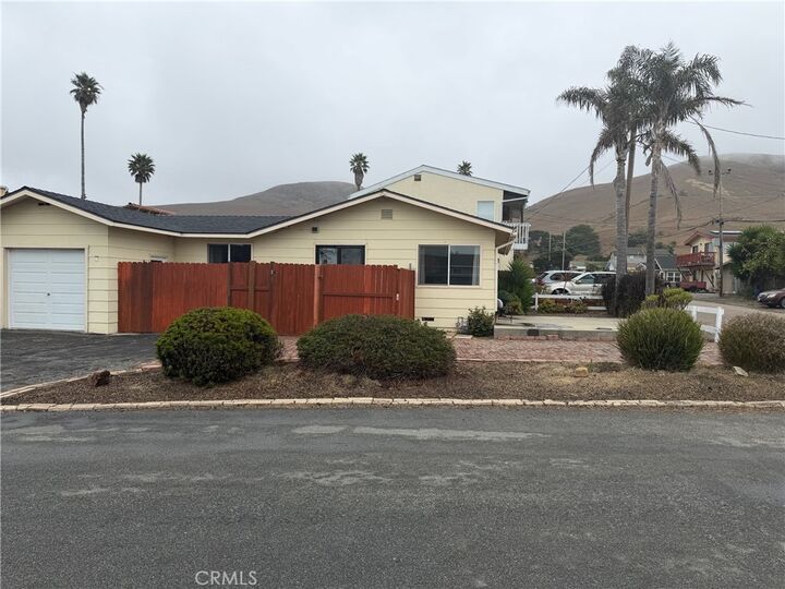 Property Photo:  401 Tahiti  CA 93442 