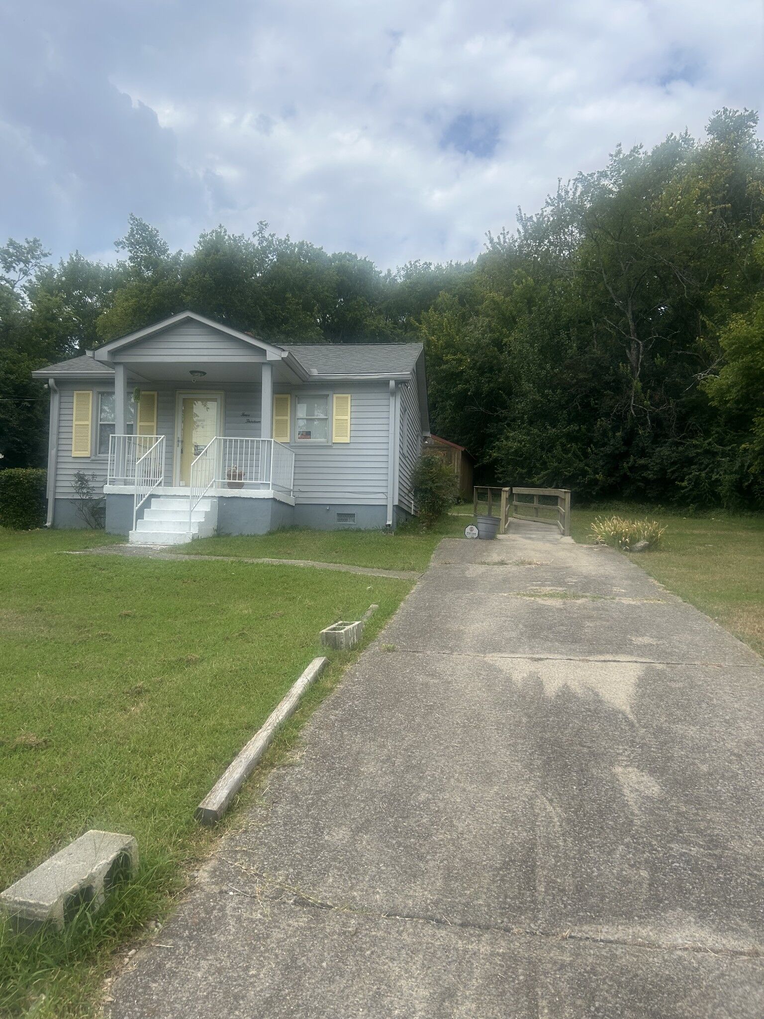 Property Photo:  413 Toney Rd  TN 37207 