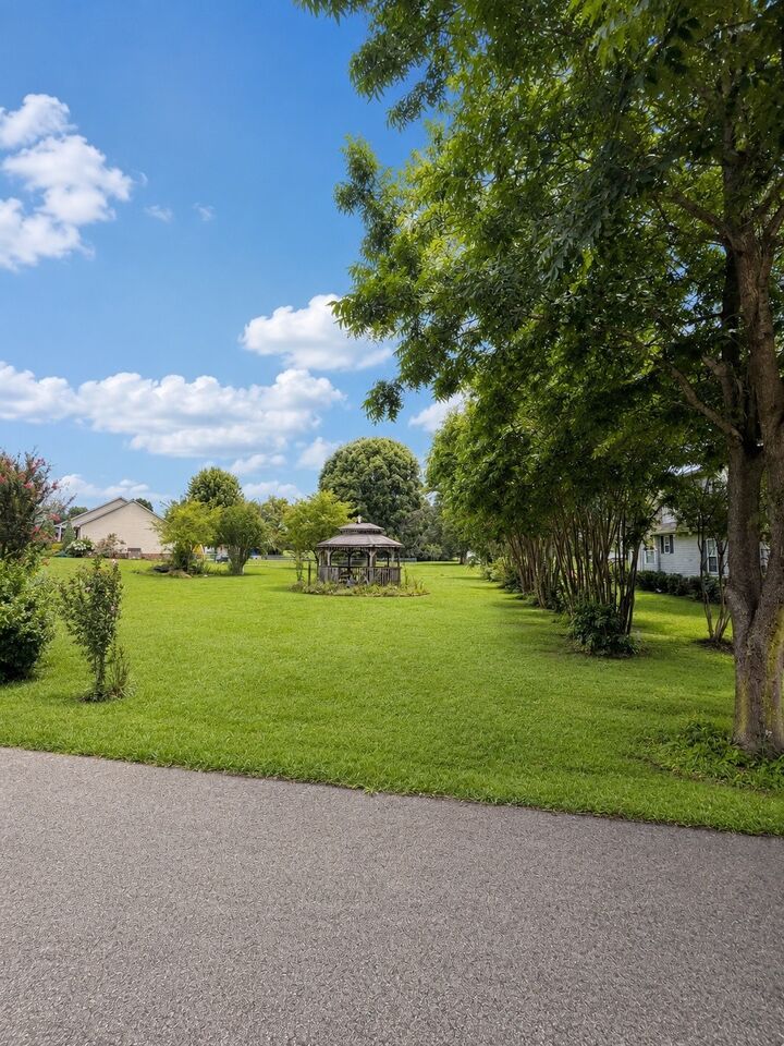 Property Photo: 118 Steeplechase Dr TN 37166