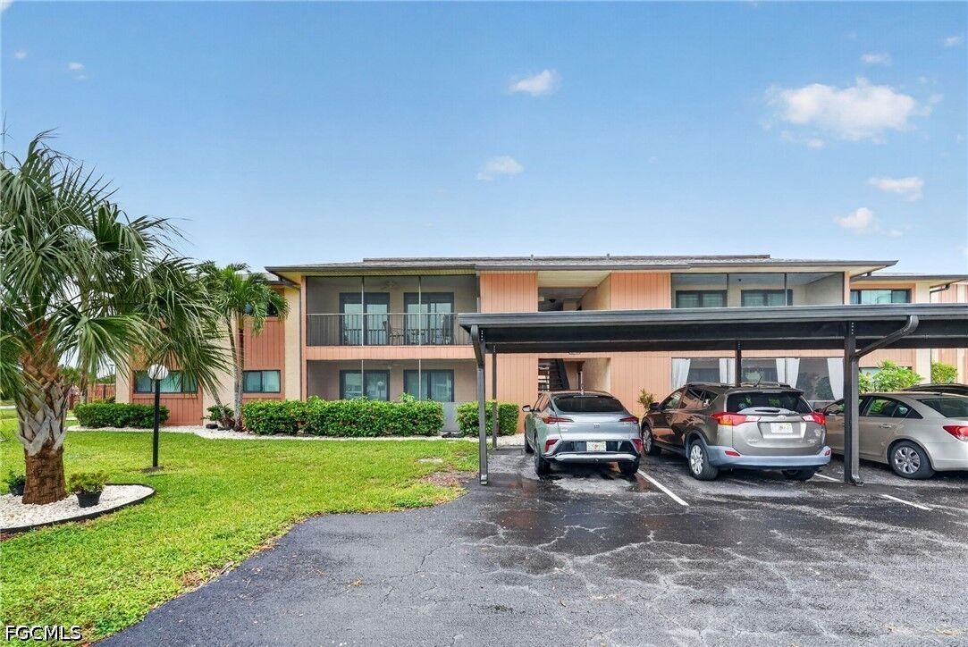 Property Photo:  17421 Birchwood Lane 5  FL 33908 
