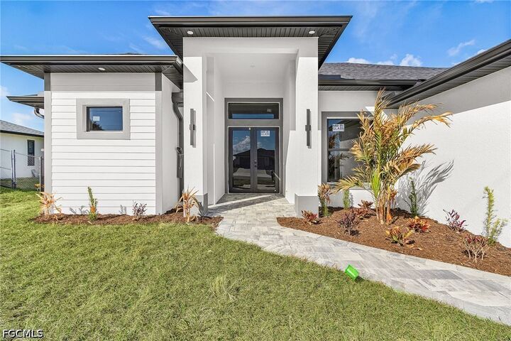 Property Photo:  2200 NE 15th Avenue  FL 33909 