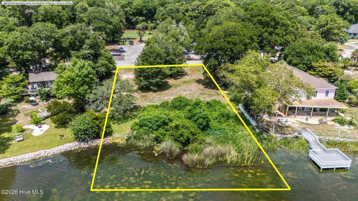 Property Photo:  621 Lakeshore Drive  NC 28468 