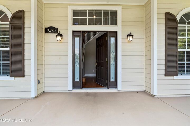 Property Photo:  7610 Sentry Oak Circle W  FL 32256 