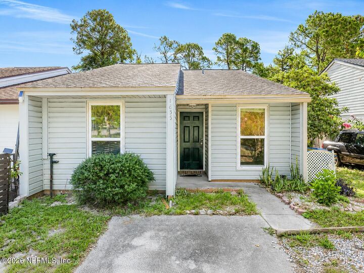 Property Photo: 1855 Oak Water Drive FL 32225