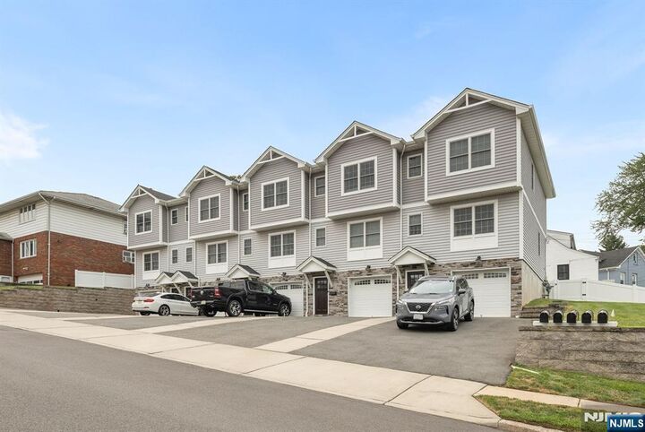 Property Photo:  472 Macarthur Avenue 5  NJ 07026 