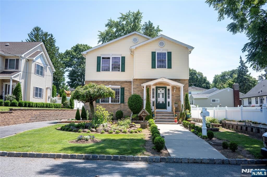 Property Photo: 40 Oaktree Lane NJ 07003