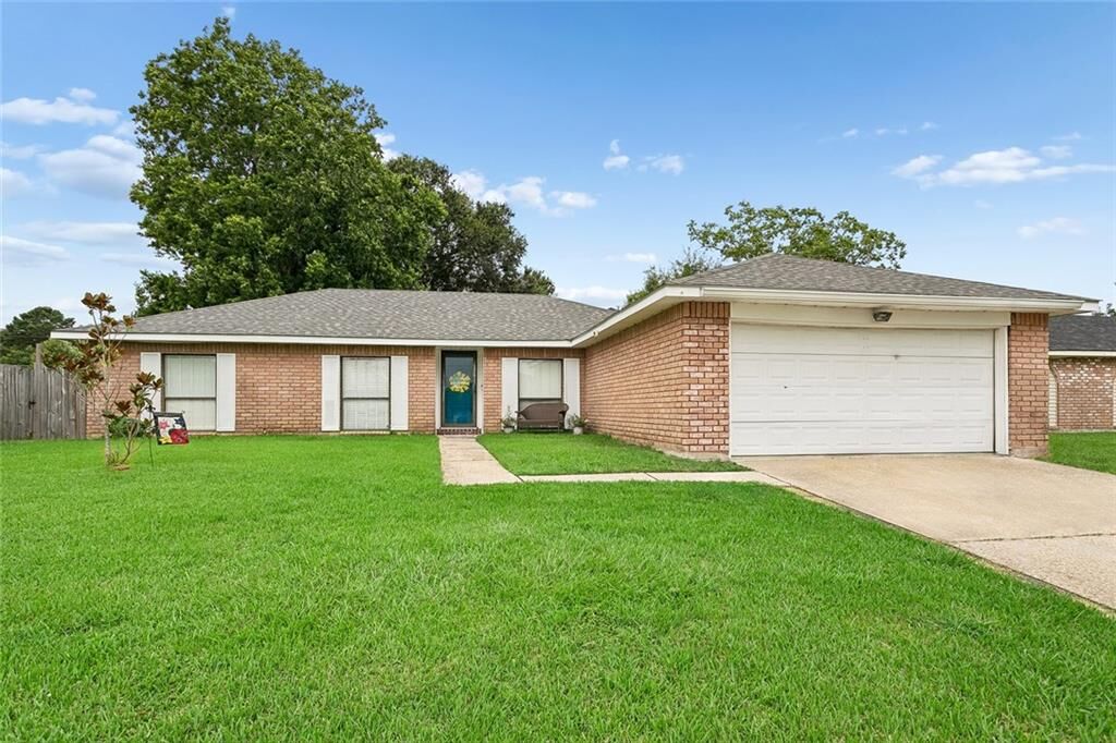 Property Photo:  211 William Drive  LA 70458 