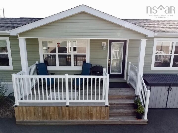56 Merriweather Crescent — photo 1