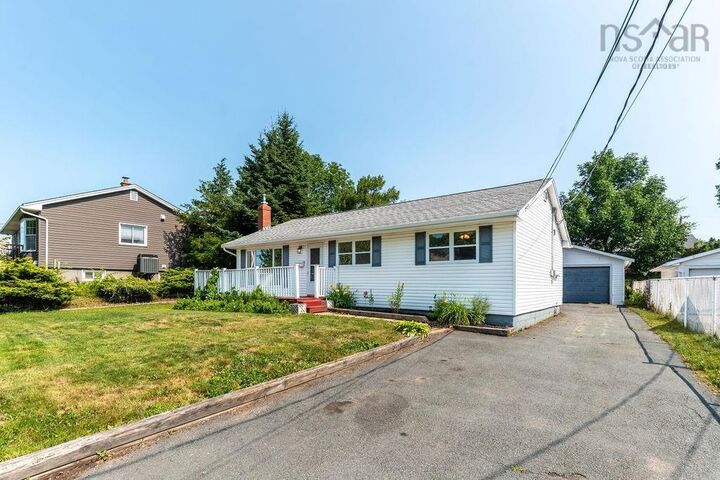 Property Photo: 17 Topsail Boulevard NS B2W 2G5