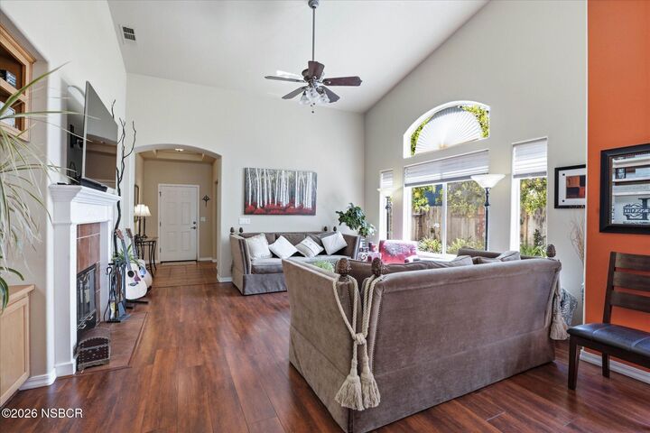 Property Photo:  1006 E Susan Place  CA 93454 