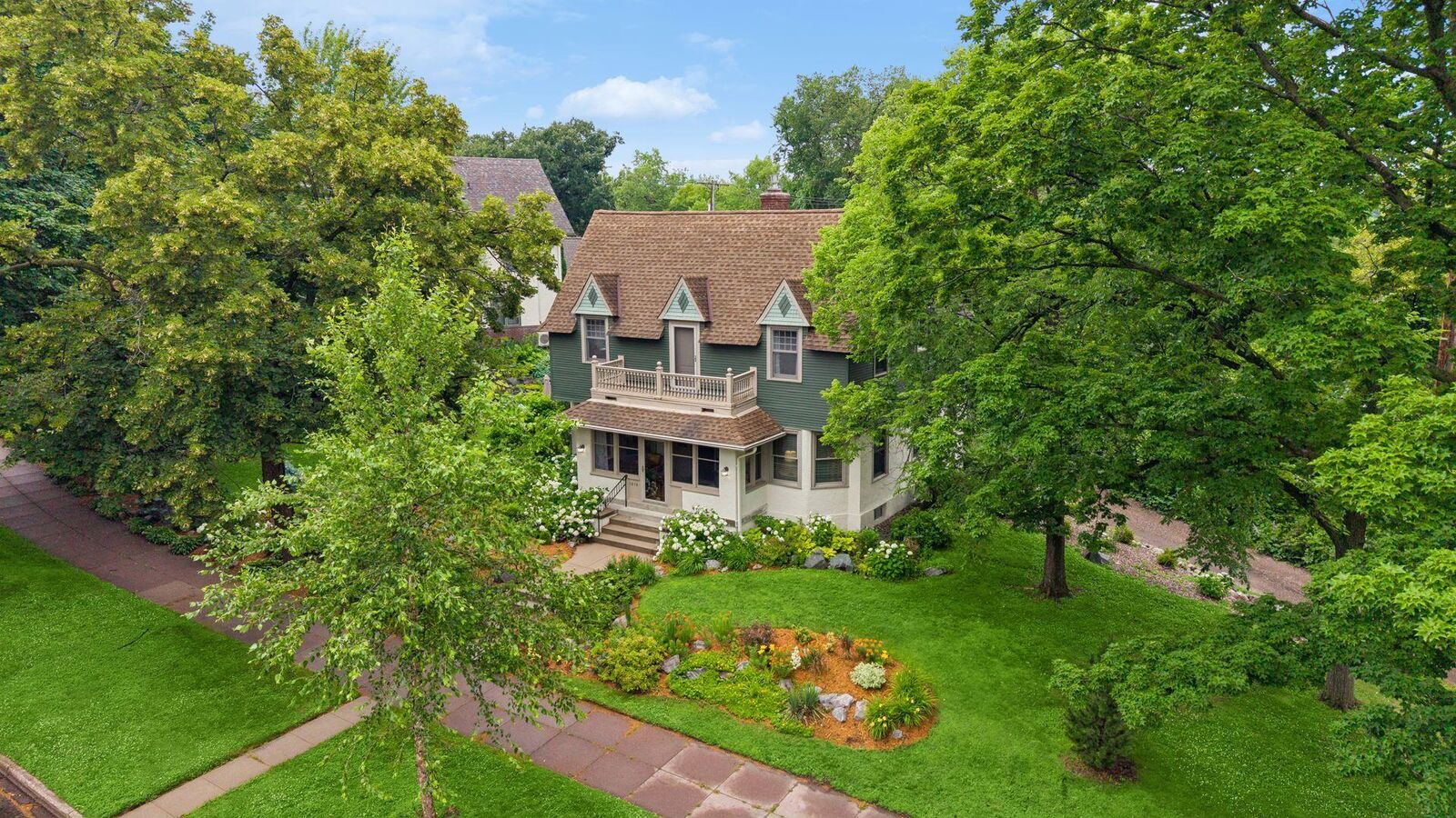 Property Photo: 1818 Kenwood Parkway MN 55405