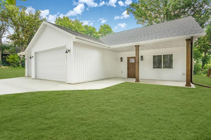 Property Photo: 1011 Nokomis Street MN 56308