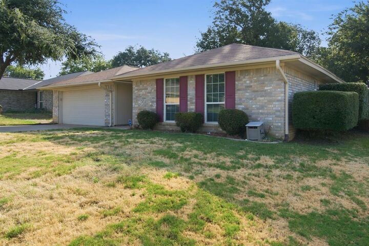Property Photo: 2502 Cranberry Lane TX 76039