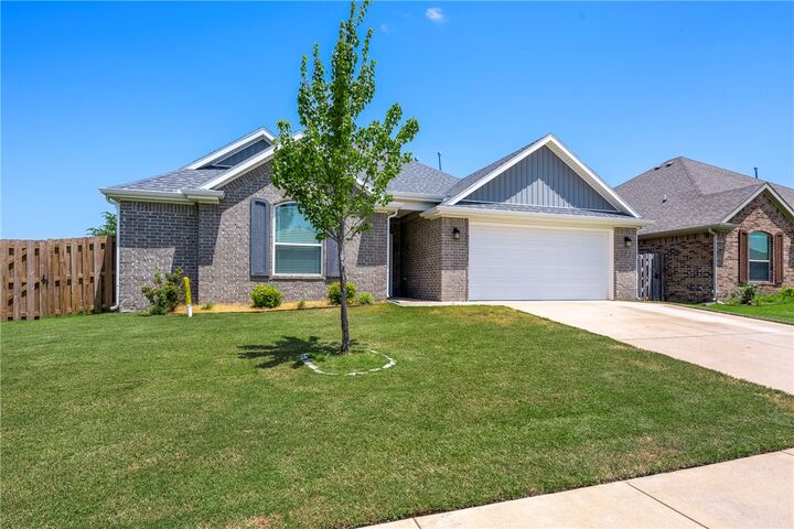 Property Photo: 712 Diamond Avenue AR 72745