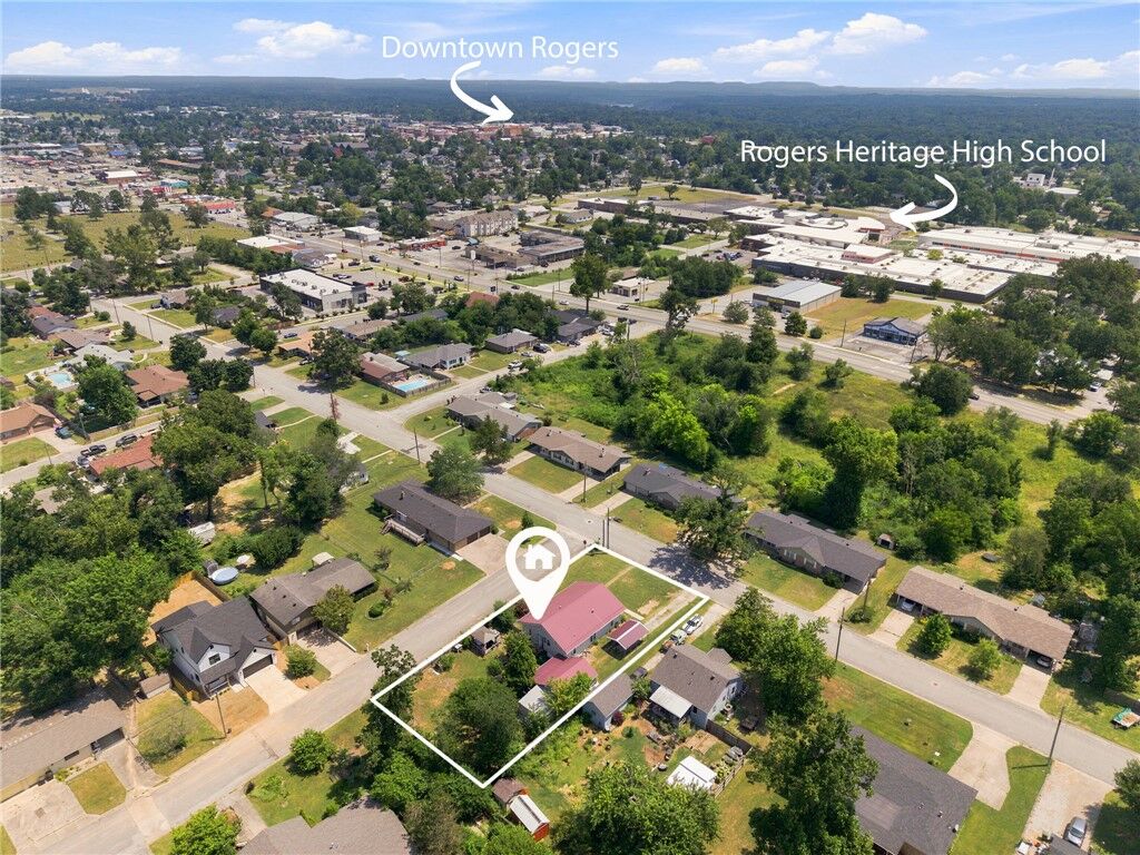 Property Photo:  1300 S 9th Street  AR 72756 