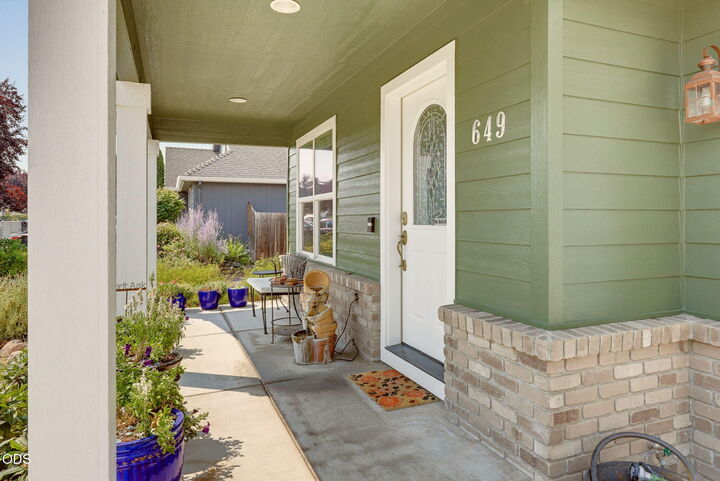 Property Photo: 649 Spring Valley Drive OR 97501