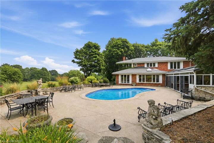 Property Photo:  