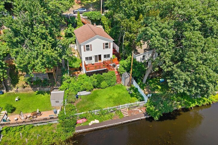 Property Photo:  20 Pond Dr  NH 03103 