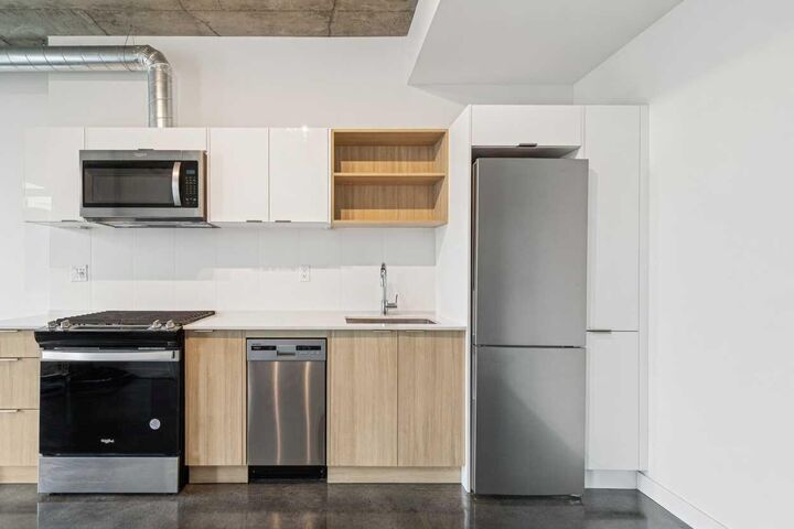 Property Photo: 1319 14 Avenue SW 903 AB T3C 0W3