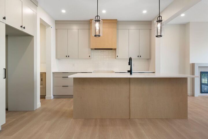 112 Sunrise Heath — photo 1