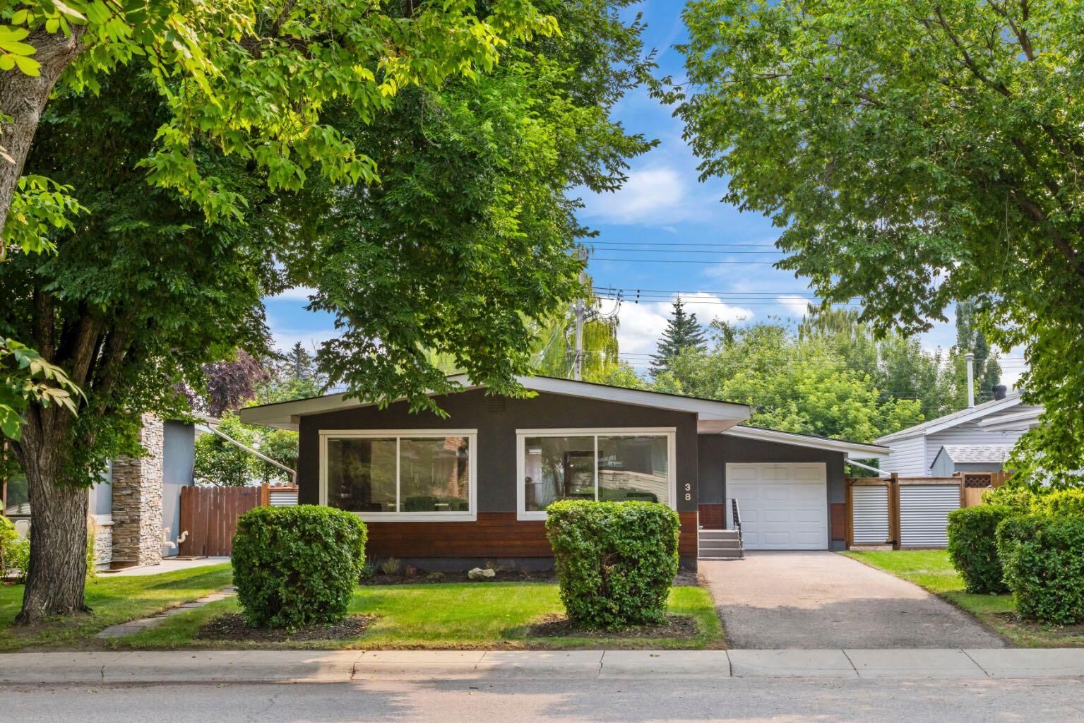 Property Photo:  38 Westwood Drive SW  AB T3C 2V7 