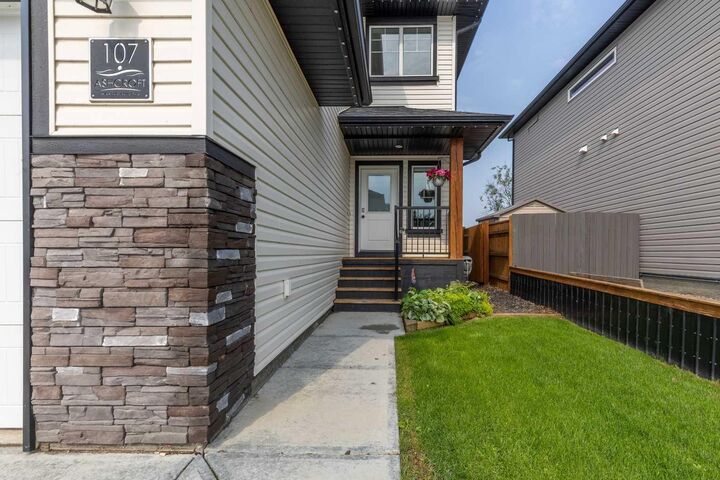 Property Photo:  107 Westgate Drive  AB T1M 0E1 