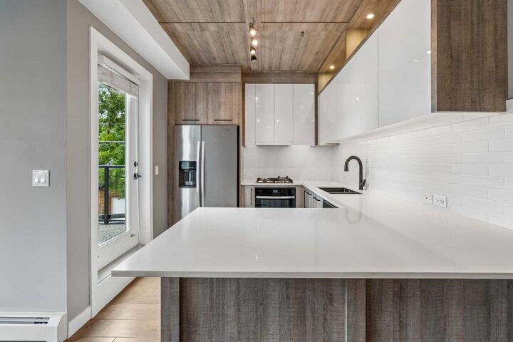 Property Photo:  2702 17 Avenue SW 209  AB T3E 8A5 