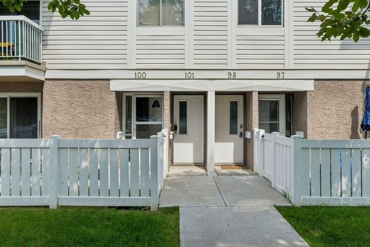 Property Photo: 3015 51 Street SW 101 AB T3E 6N5
