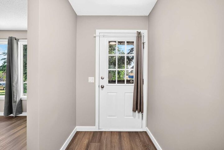 Property Photo:  96 Erin Woods Boulevard SE  AB T2B 2R1 