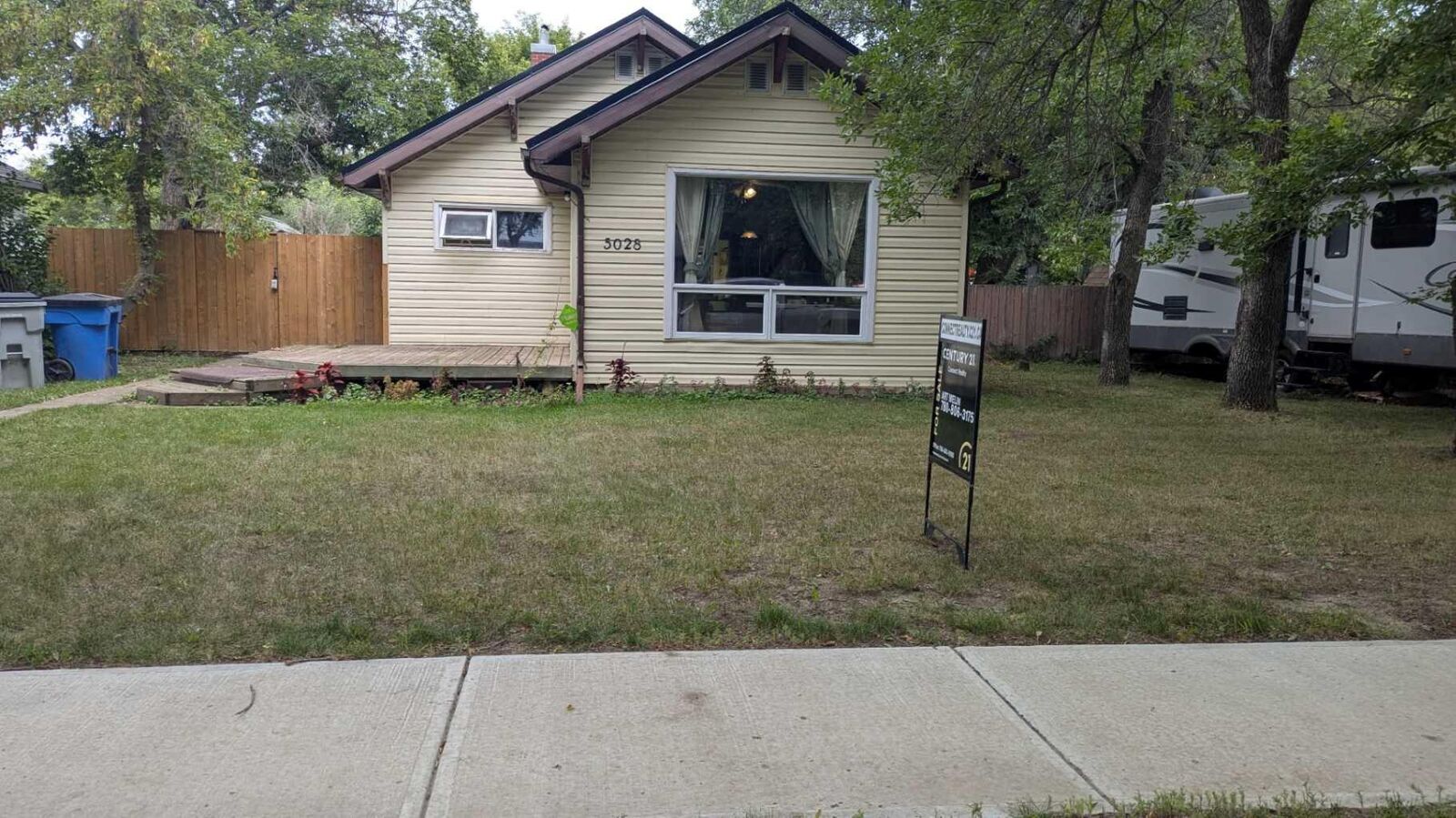 Property Photo:  5028 52 Street  AB T0B 3S0 