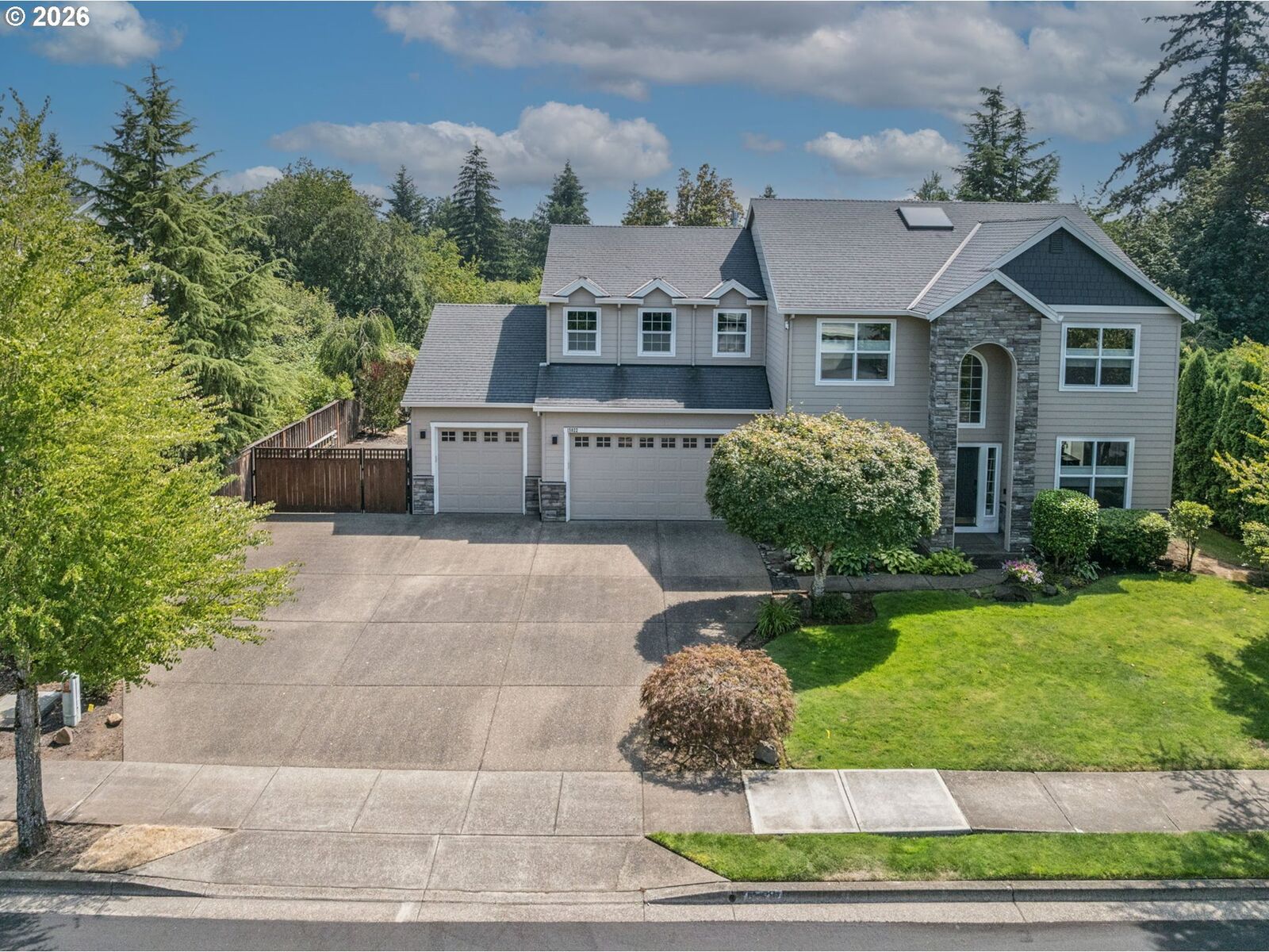 Property Photo: 15022 Journey Dr OR 97045