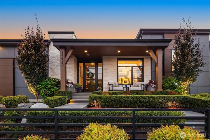 Property Photo:  1223  2nd Street  WA 98033 