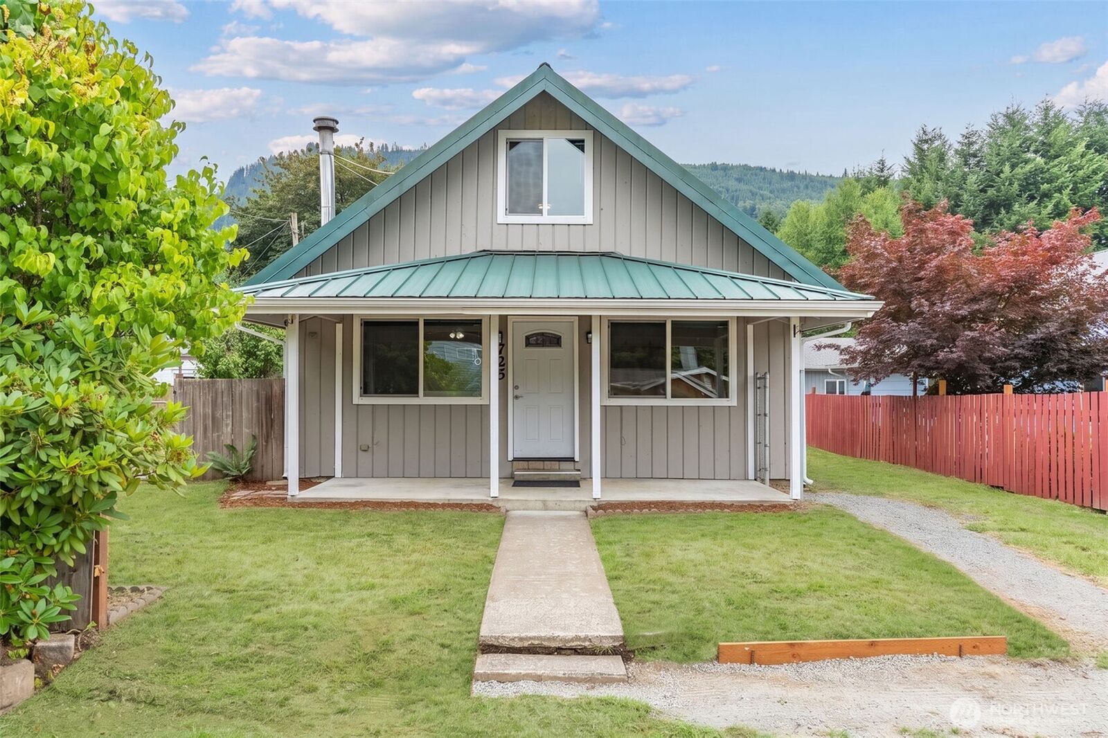 Property Photo:  725 W Main Avenue  WA 98356 