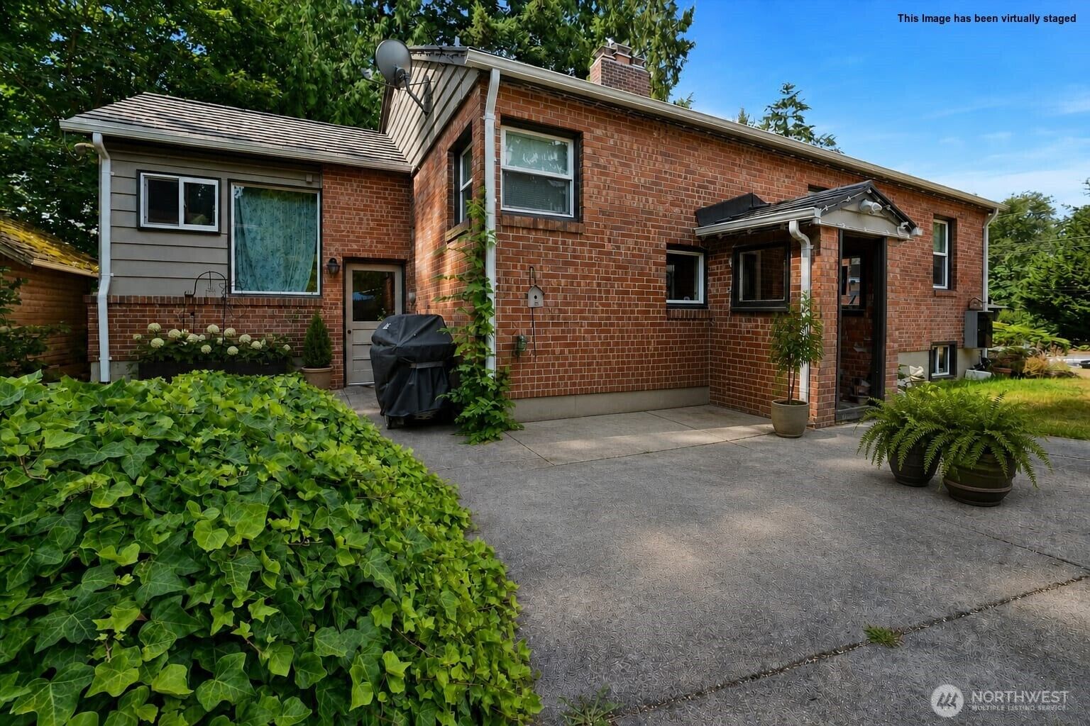 Property Photo:  2407  Larch Way  WA 98036 