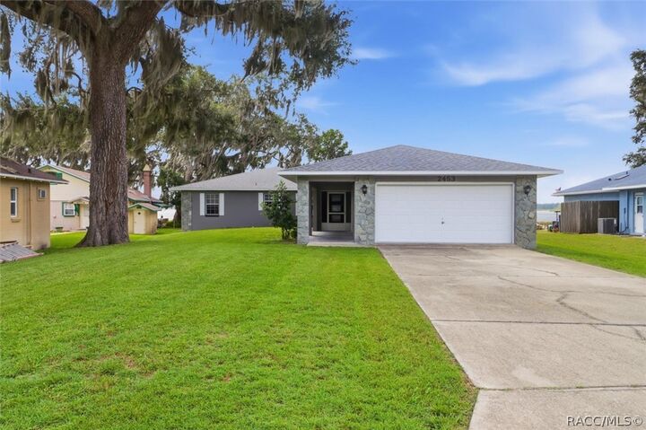 Property Photo: 2453 N Lakefront Drive FL 34442