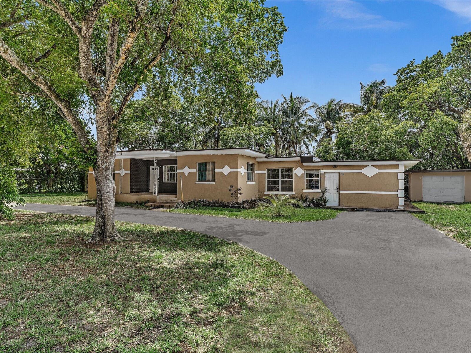 Property Photo: 4400 W Broward Boulevard FL 33317