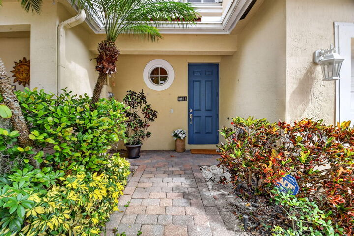 Property Photo: 3085 N Evergreen Circle FL 33426