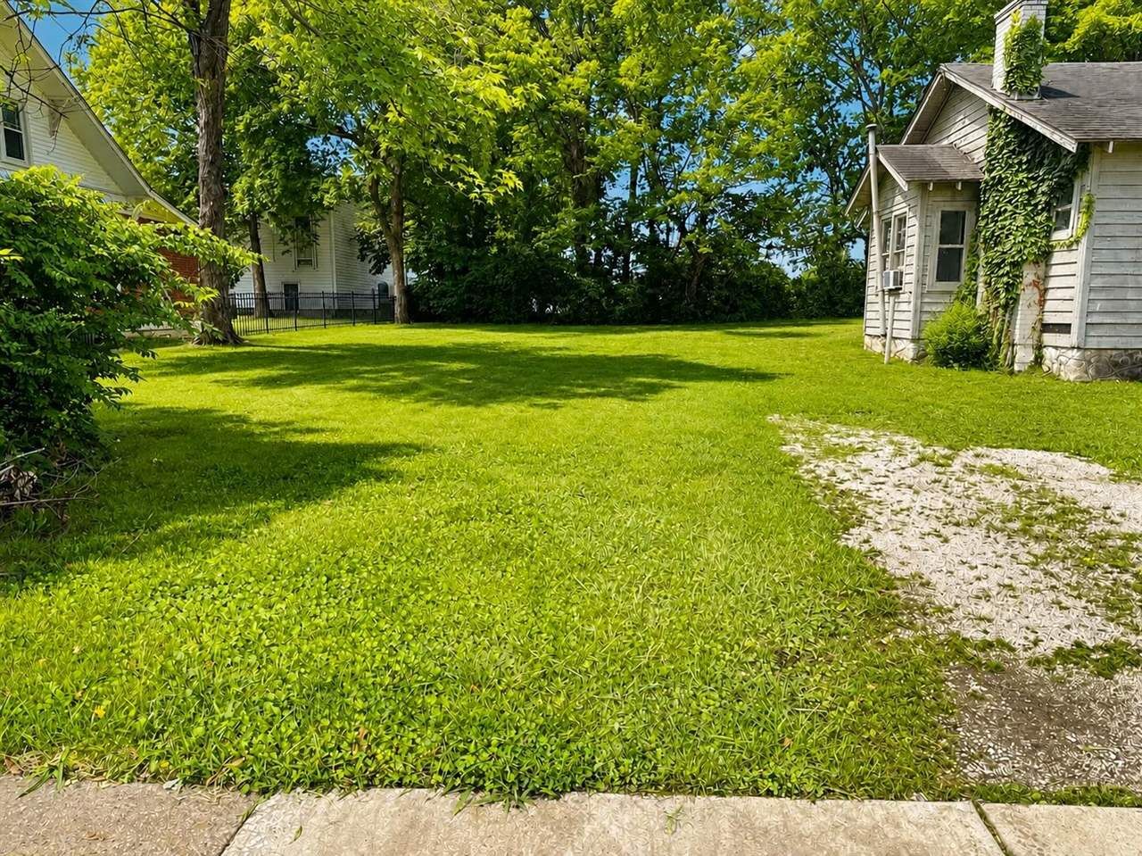 Property Photo:  931 E 11th Avenue Lot 1/2  KY 42101 