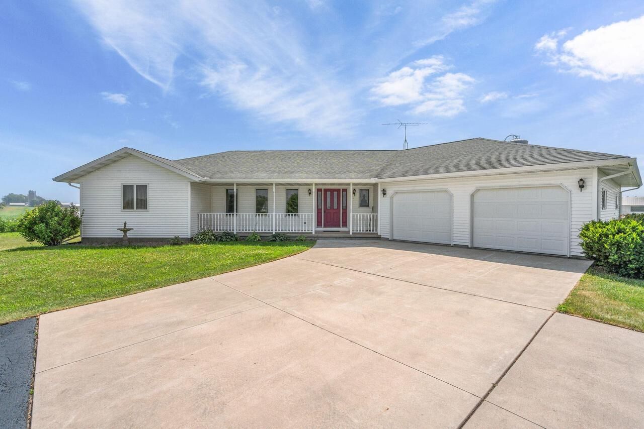 Property Photo:  W13282 Carter Road  WI 54971 
