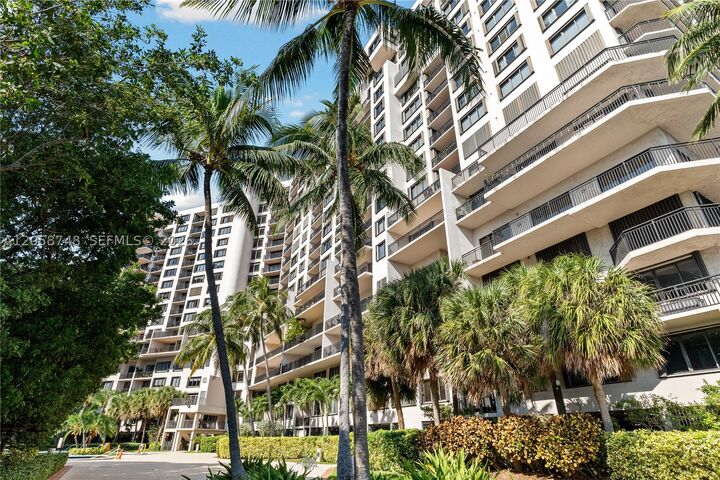 Property Photo:  540 Brickell Key Dr 719  FL 33131 