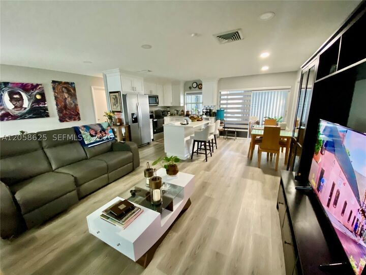 Property Photo:  2374 SW 11th Ave 2374  FL 33426 
