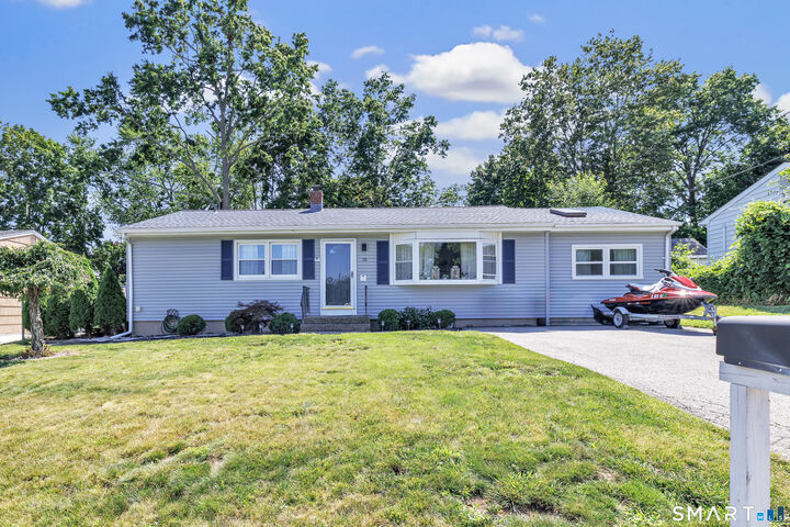 Property Photo:  10 Nacca Road  CT 06516 