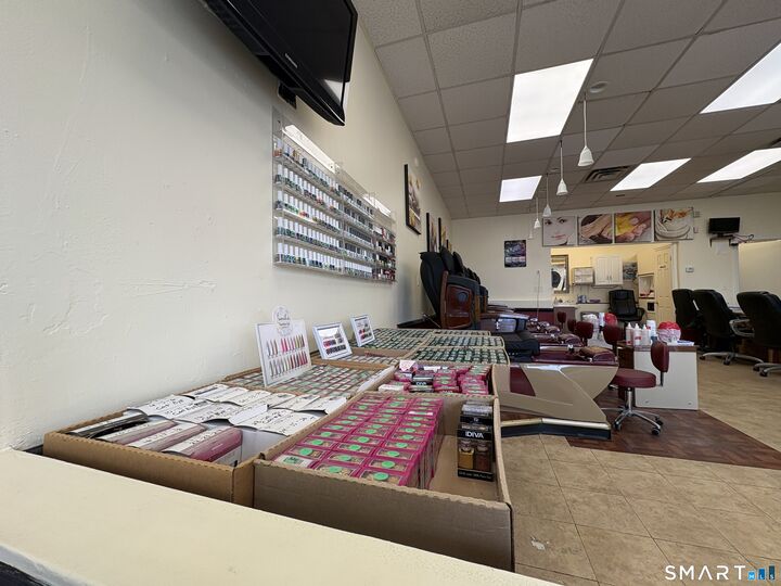 Property Photo:  
