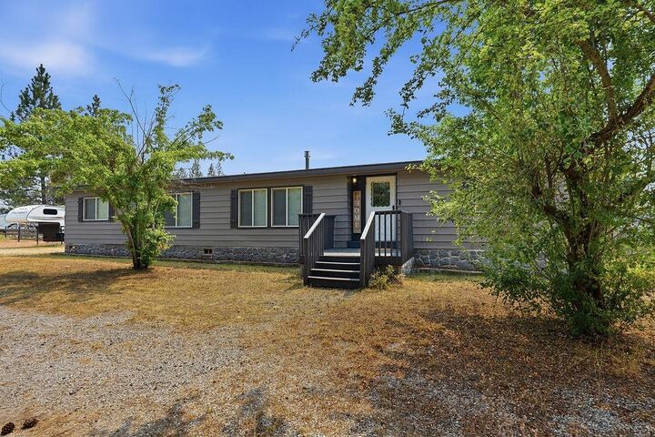 Property Photo:  3210 E Denison-Chattaroy Rd  WA 99003 